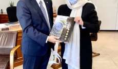  رئيس الجامعة اللبنانية الأميركية عرض مع بهية الحريري الوضع التربوي