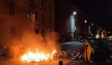متظاهرون أضرموا النار بحاجز في مدينة لايبزيغ الألمانية