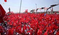 الأتراك يحتشدون في اسطنبول للمشاركة في مظاهرة للتنديد بالمحاولة الانقلابية