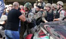 اشكال بين الجيش والمتظاهرين على أوتوستراد جل الديب