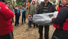 الصليب الأحمر وزع حرامات على النازحين في مخيمات سهل عكار