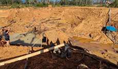 مقتل 12 امرأة جراء انهيار أرضي في منجم ذهب غير قانوني في إندونيسيا