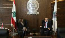 عكر بحثت مع السفيرة الكندية في لبنان المساعدات المتعلقة بالمتضررين جراء إنفجار مرفأ بيروت