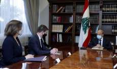 الجمهورية: هيل أكد للرئيس عون أن لا مساعدات للبنان من دون تشكيل حكومة 