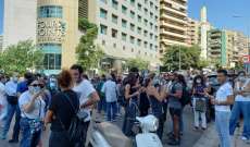 بدء تجمع أهالي ضحايا انفجار مرفأ بيروت في محيط  قصر الأونيسكو