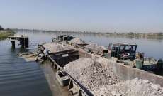 وزارة الموارد المائية والري بمصر: غرق قاطرة محملة بالطين الأسواني بنهر النيل