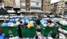 شباب التنظيم الشعبي الناصري في منطقة الفوار يرفعون النفايات المتراكمة في الشوارع والبزري يحذر