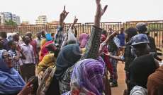 السلطات السودانية تغلق عددا من الطرق في الخرطوم في ظل دعوات إلى تظاهرات احتجاجية