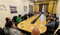 رئيس بلدية بعلبك يجتمع مع تجار المدينة ونقاش حول الإقفال العام وتبعاته