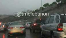 التحكم المروري: تجمع للمياه على اوتوستراد الرميلة باتجاه بيروت