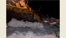 وزارة الأشغال أنقذت 3 اشخاص حاصرت الثلوج سيارتهم في أعالي عكار