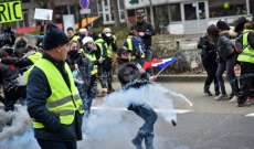 الشرطة الفرنسية تطلق الغاز المسيل للدموع لتفريق تظاهرات لمحتجي السترات الصفراء في باريس