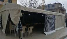 النشرة: محتجون ببلدة الفاعور في زحلة يقومون بتركيب خيمة مجهزة بالتدفئة 