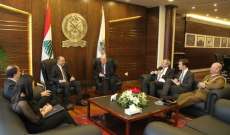 بو صعب التقى أليستر بيرت: لتوسيع آفاق التعاون بين الجيشين اللبناني والبريطاني 