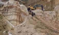 مقتل عامل سوري جراء انهيار أحد محافير الرمل في حراجل
