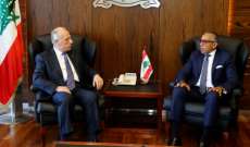 وزير الدفاع عرض المستجدات في لبنان والمنطقة مع السفير المصري
