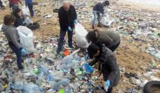 جمعية شعاع البيئة والمركز اللبناني للغوص ينظفان شاطئ بحر الصرفند