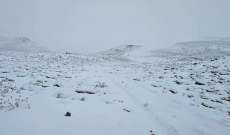 الثلوج غطت المرتفعات الجبلية في الضنية وقطعت الطريق التي تربطها بالهرمل