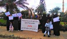 النشرة: وقفة تضامنية لاهالي موقوفي احداث عبرا  أمام دوار مسجد بهاء الحريري بصيدا
