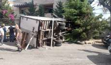 الدفاع المدني: 5 جرحى نتيجة اصطدام شاحنة بحائط مبنى سكني في دير قوبل