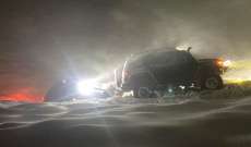 الدفاع المدني: إنقاذ 4 مواطنين احتُجزوا داخل سيارتين بسبب الثلوج في جرد عيون السيمان