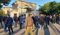 العسكريون المتقاعدون أقفلوا مداخل سراي صيدا واعتصموا أمام مصرف لبنان في طرابلس