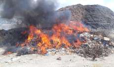 النشرة: حريق في اكوام من النفايات الملاصقة لجبل الردميات في سينيق