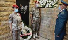 أكاليل من الزهر على ضرائح قادة الجيش المتوفين بمناسبة عيد الجيش