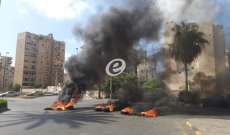 النشرة: محتجون قطعوا الطريق عند ساحة الشهداء في صيدا بالإطارات المشتعلة