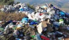   أهالي بلدة كفروة: لن نرضى بالعيش بين اكوام النفايات  