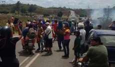 متظاهرون يسيطرون على مطار بعد مواجهات مع الحرس الوطني الفنزويلي