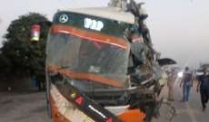 اصابة 24 طفلاً إثر اصطدام حافلة مدرسية بشاحنة في باكستان