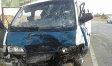 التحكم المروري: 16 جريحا نتيجة حادث سير بين باص وسيارة على طريق الهرمل