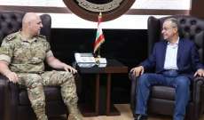 قائد الجيش استقبل رئيس بلدية الحدت ووفد مركز لبنان للعمل التطوعي