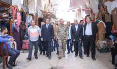 قائد منطقة الشمال العسكرية يتفقد الاسواق الداخلية في طرابلس