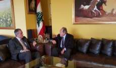 لحود عرض السفير السوري المستجدات على الساحتين الاقليمية والدولية