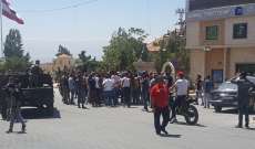 شبان قطعوا طرقا مؤدية إلى سوق بعلبك احتجاجا على مقتل شاب 