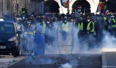 الشرطة الفرنسية تطلق قنابل الغاز على مجموعة من متظاهري السترات الصفراء بباريس