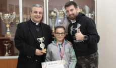 رئيس مدرسة الحكمة كرّم الفائزة في بطولة لبنان المدرسيّة في الجمباز