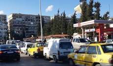 النشرة: تفاقم أزمة البنزين بسوريا وسط ازدحام خانق على محطات الوقود 