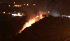 العمل على إخماد حريق اندلع في واد بين حلبا وعدبل بسبب إطلاق مفرقعات نارية