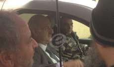 النشرة: النائب رياض رحال محتجز داخل سيارته في موقف وزارة الصحة 