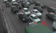 التحكم المروري: تعطل شاحنة على جسر انطلياس