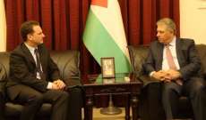 سفير فلسطين بلبنان يبحث مع مفوض الاونروا حياة اللاجئين الفلسطينيين بلبنان