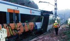 مقتل شخص وإصابة 6 آخرين إثر انحراف قطار عن سكة الحديد في كتالونيا