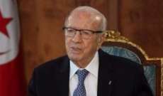 الملك سلمان يسلم الرئيس التونسي رئاسة القمة العربية