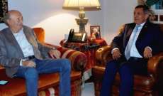 جنبلاط عرض مع السفير اليمني في لبنان للتطورات الراهنة