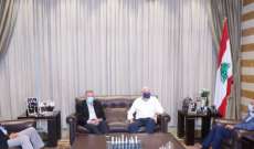 هل يقبل الحريري بمرشح "وسطي" لرئاسة الحكومة بديلاً عنه؟