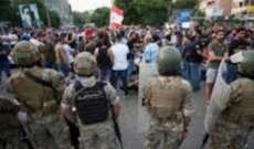 التوتر بين القوى الأمنية وبعض المتظاهرين لا يزال مستمرا والجيش يستقدم تعزيزات