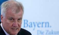 وزير داخلية ألمانيا يسعى إلى عدم تمديد حظر الترحيل إلى سوريا
